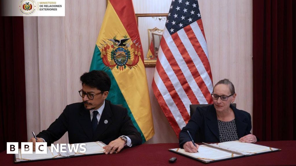Bolivia signs $20m deal with US to fight drug trafficking
